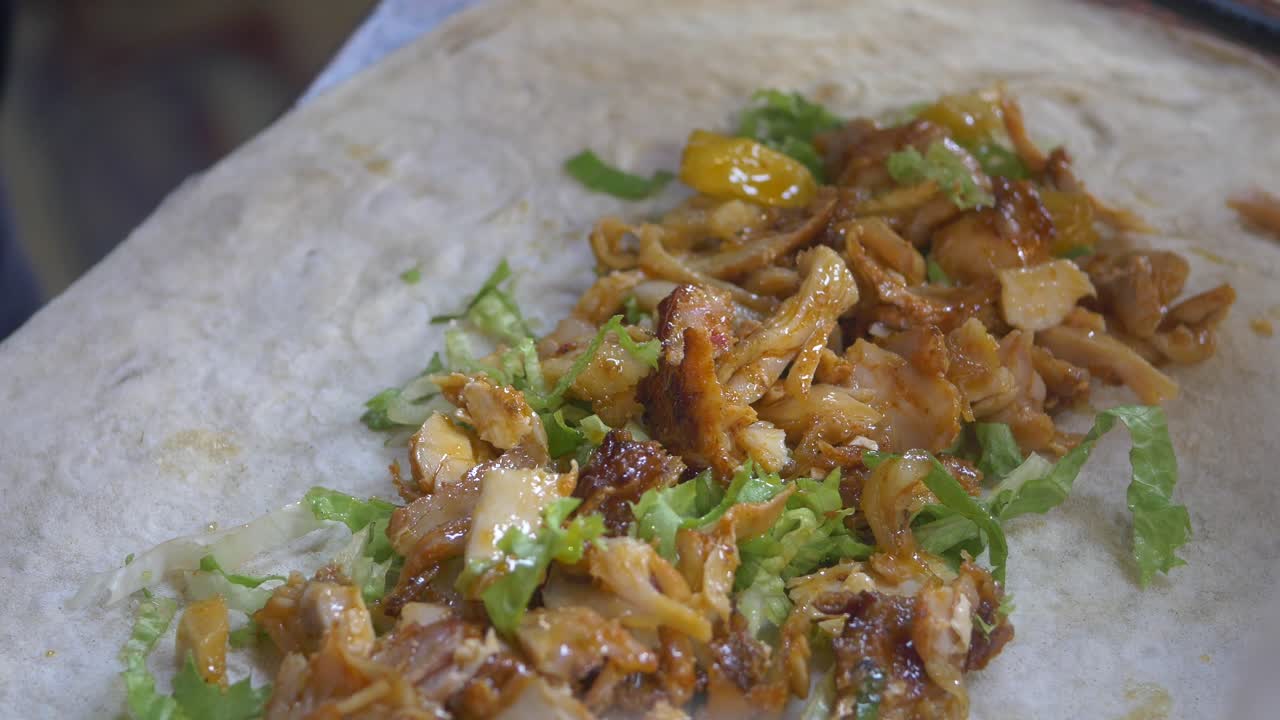 preparación de shawarma de pollo