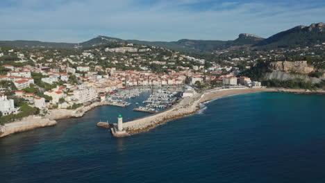 Drohnenaufnahmen-Von-Cassis-Village-Und-Hafen-An-Der-Französischen-Riviera