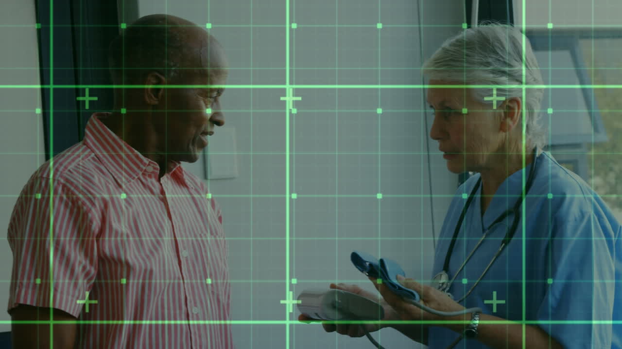 animación del procesamiento de datos sobre una mujer médica con un paciente mayor