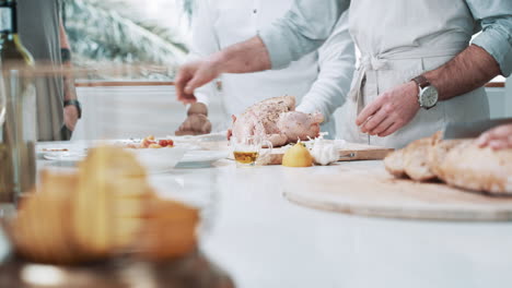 preparando una deliciosa comida para acción de gracias