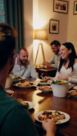 una feliz cena familiar