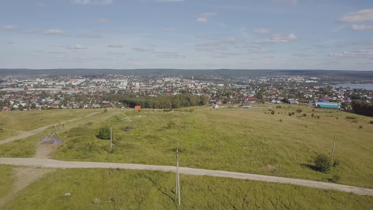 주변 시골 지역 과 함께 도시 의 공중 사진