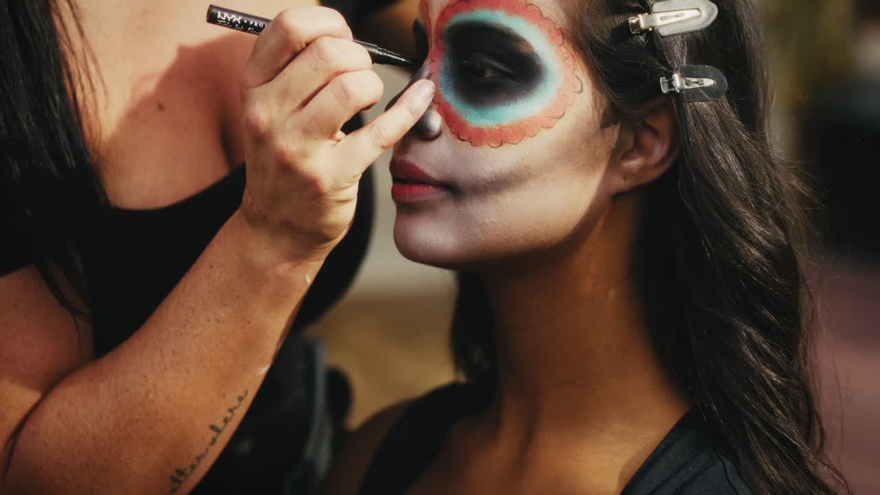 El día de la pintura de caras muertas