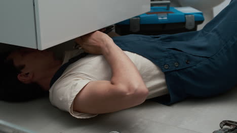 Plumber-fixing-sink