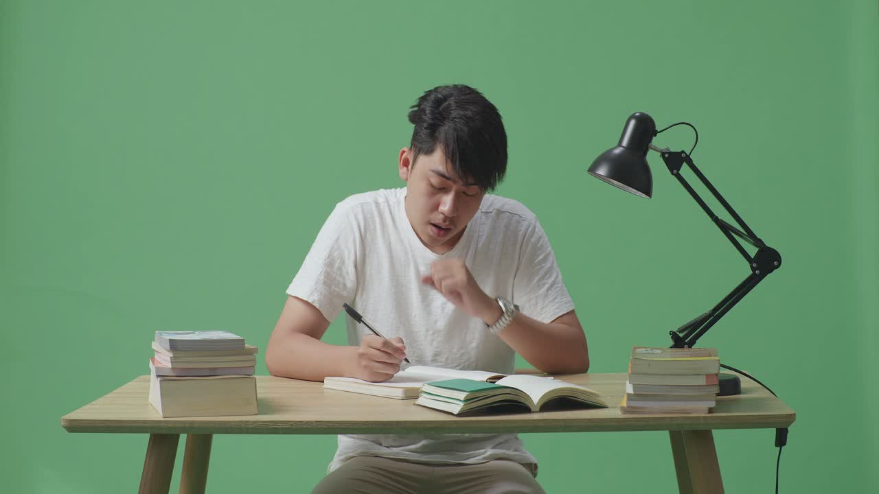 공부하는 학생, 졸고 피곤합니다.