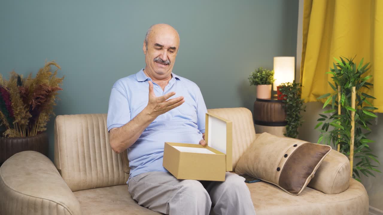 화물 내용물에 화가 났던  ⁇ 은이. 잘못된 배송.