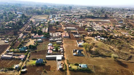 Vista-Aérea-Por-Drones-Del-Asentamiento-Rural-De-Kenia