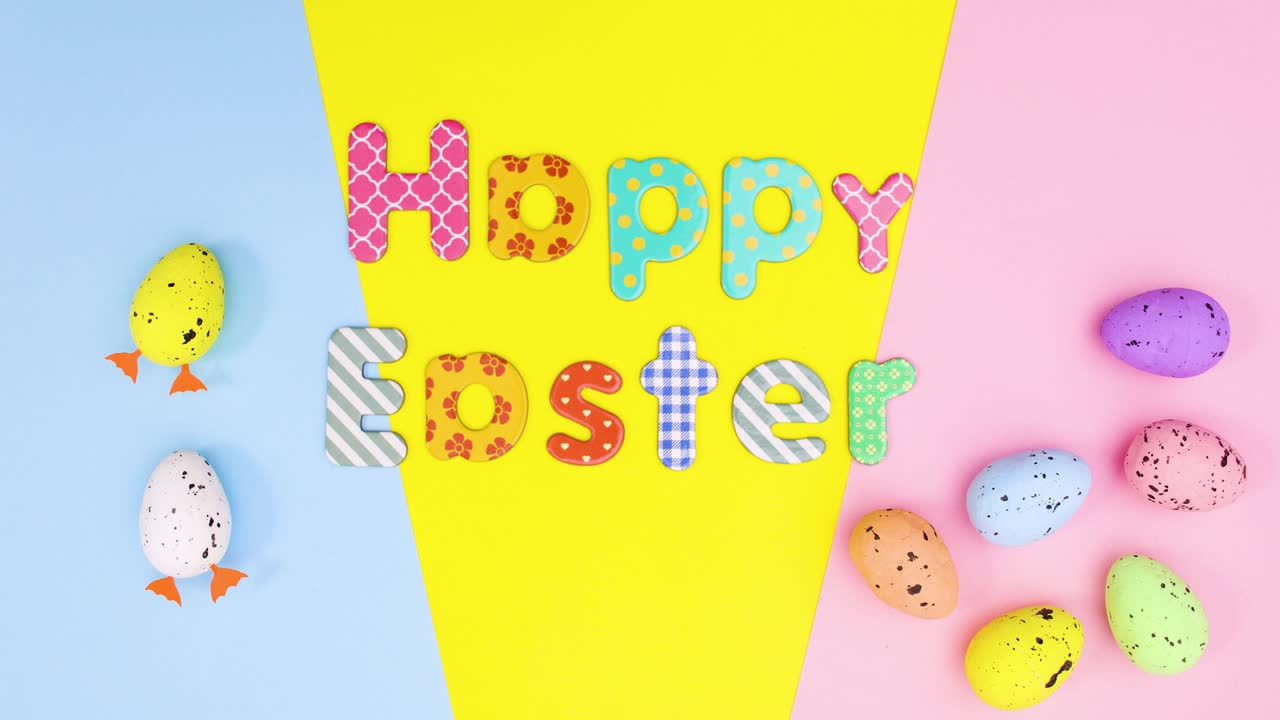 Buona Pasqua, uova e testo in movimento in stop motion su un tema pastello