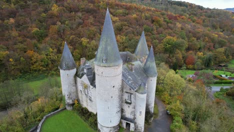 Die-Burg-Bourscheid-Liegt-In-Der-Nähe-Des-Dorfes-Bourscheid-Im-Norden-Von-Luxemburg