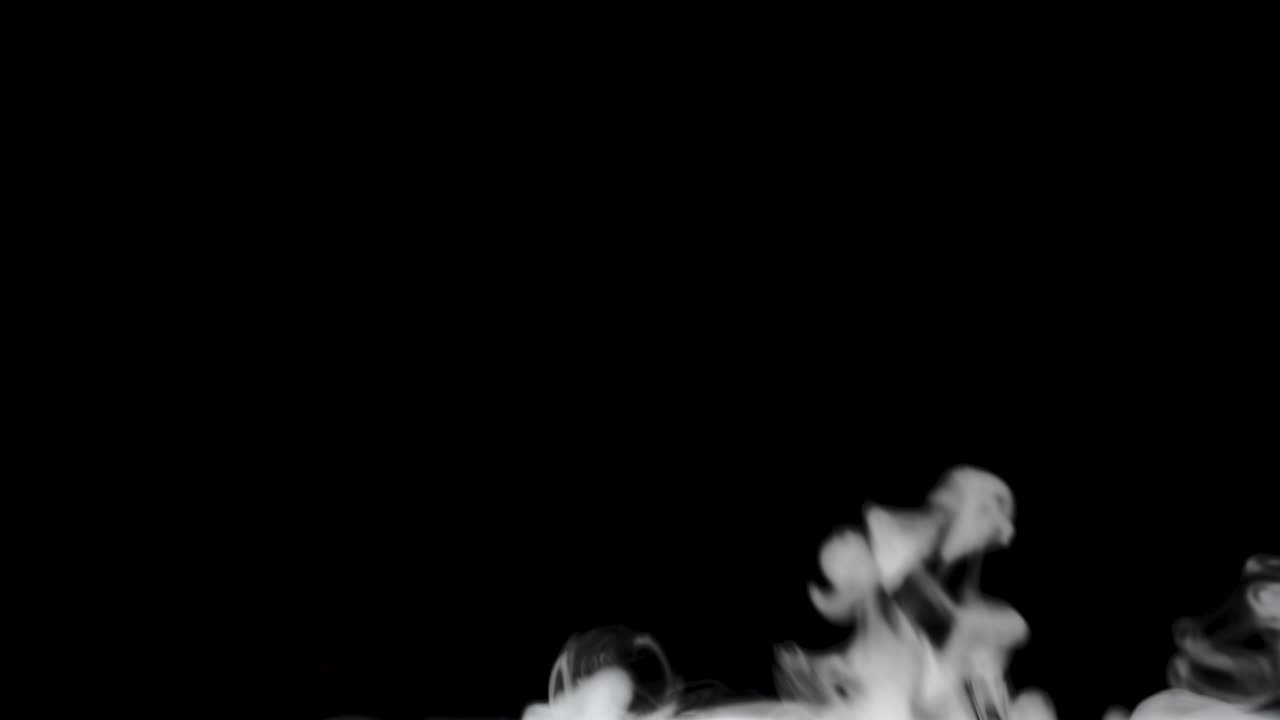 지상에서 어나오는 무서운 연기. 빠른 움직임. 사용을 위한 스크린 모드. 할로윈 기회. 무서운. 유령.