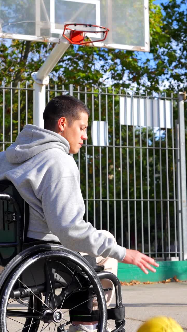 Man playing wheelchair basketball
