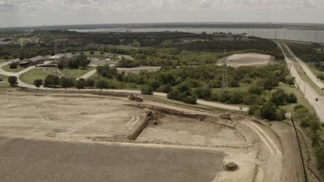 La-Expansión-De-Una-Ciudad-Con-Vista-Al-Lago-Está-Subestimada-Desde-Un-Punto-De-Vista-Elevado