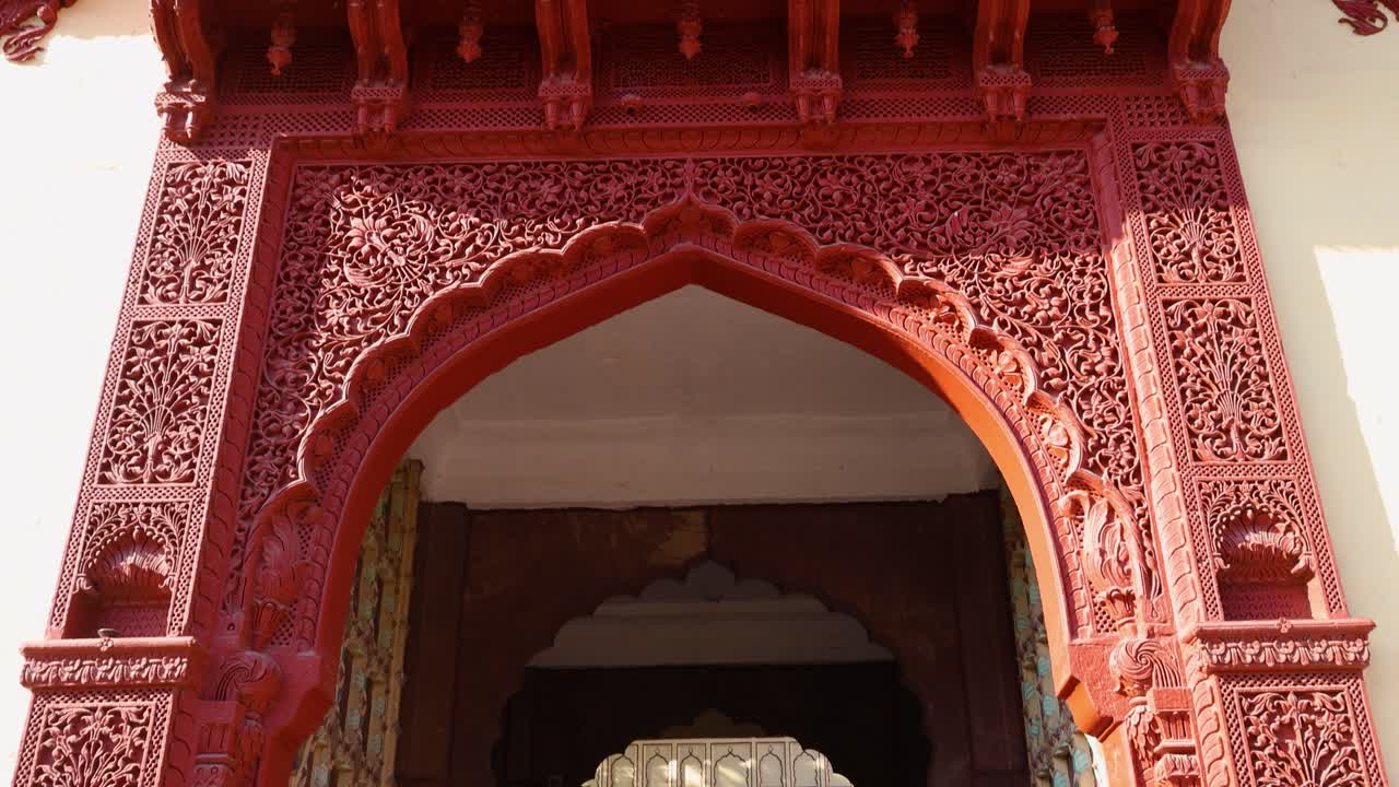 entrada al palacio vintage artístico por la mañana desde un ángulo plano el video es tomado pal haveli jodhpur rajasthan india
