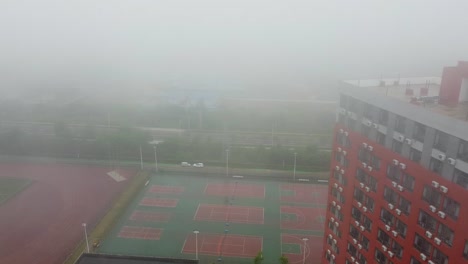 Basketball,-Tennisplätze-Und-Fußballplatz-Im-Regen---Bjtu-Weihai-Campus