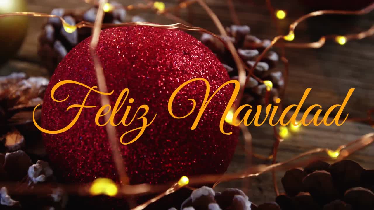 Feliz Navidad escrito sobre decoraciones navideñas