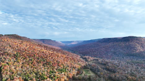 Aerial-footage-during-autumn-of-beautiful-foliage-in-Sequatchie-Valley-Tennessee