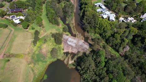 Vista-Aérea-De-Currumbin-Creek-En-La-Localidad-Rural-Del-Valle-De-Currumbin-En-Gold-Coast,-Queensland,-Australia