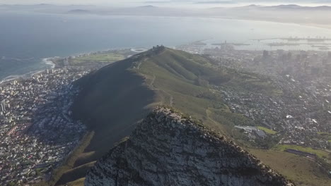 Vista-Aérea-De-Lion&#39;s-Head-Y-Signal-Hill-En-Ciudad-Del-Cabo,-Sudáfrica