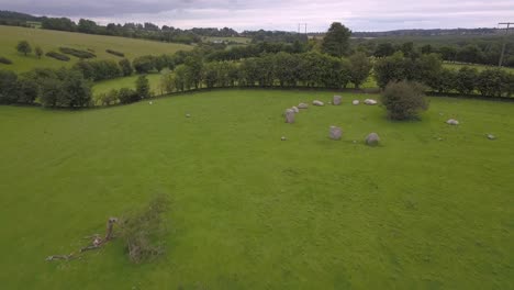 toma aérea del punto de vista del círculo de piedra de piper