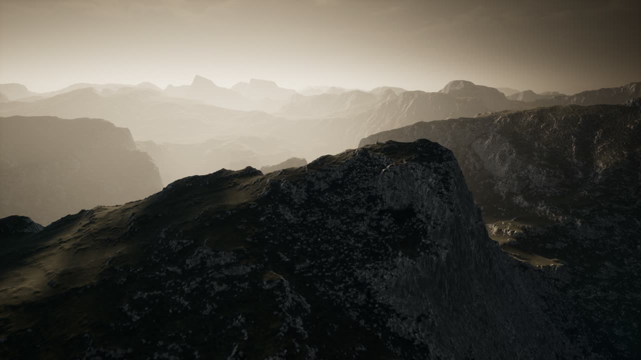 cielo dramático sobre los escalones de una montaña.