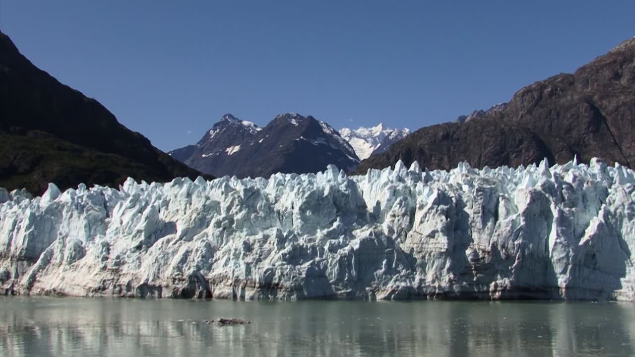 glaciar margerie en un día soleado en verano, alaska