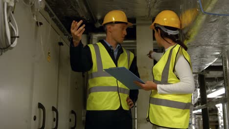 Engineers-working-in-temperature-control-room