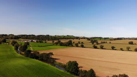 Antena-Sobre-Patchwork-Idílico-Campo-De-Tierras-De-Cultivo-De-East-Devon-Cerca-De-Honiton