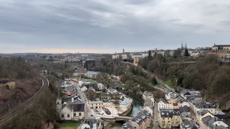 Vista-Del-Casco-Antiguo-De-Luxemburgo-Y-Del-Río.