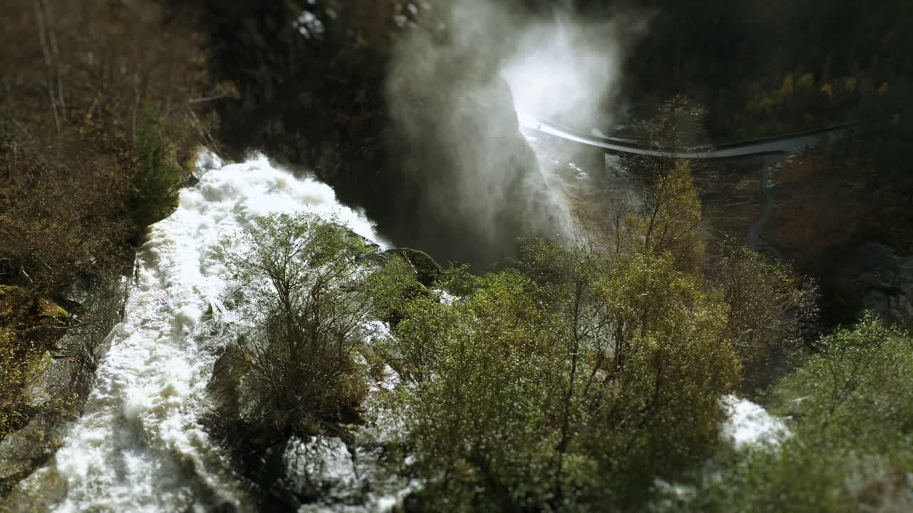 Famosa cascada Skjerfossen desde arriba