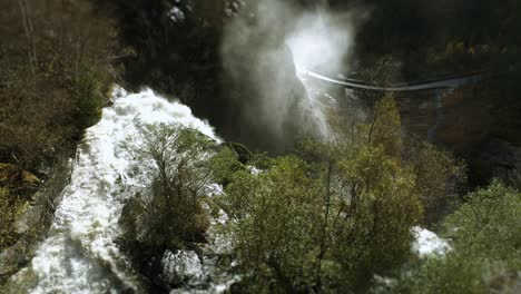 Famosa-Cascada-De-Skjerfossen-Desde-Arriba