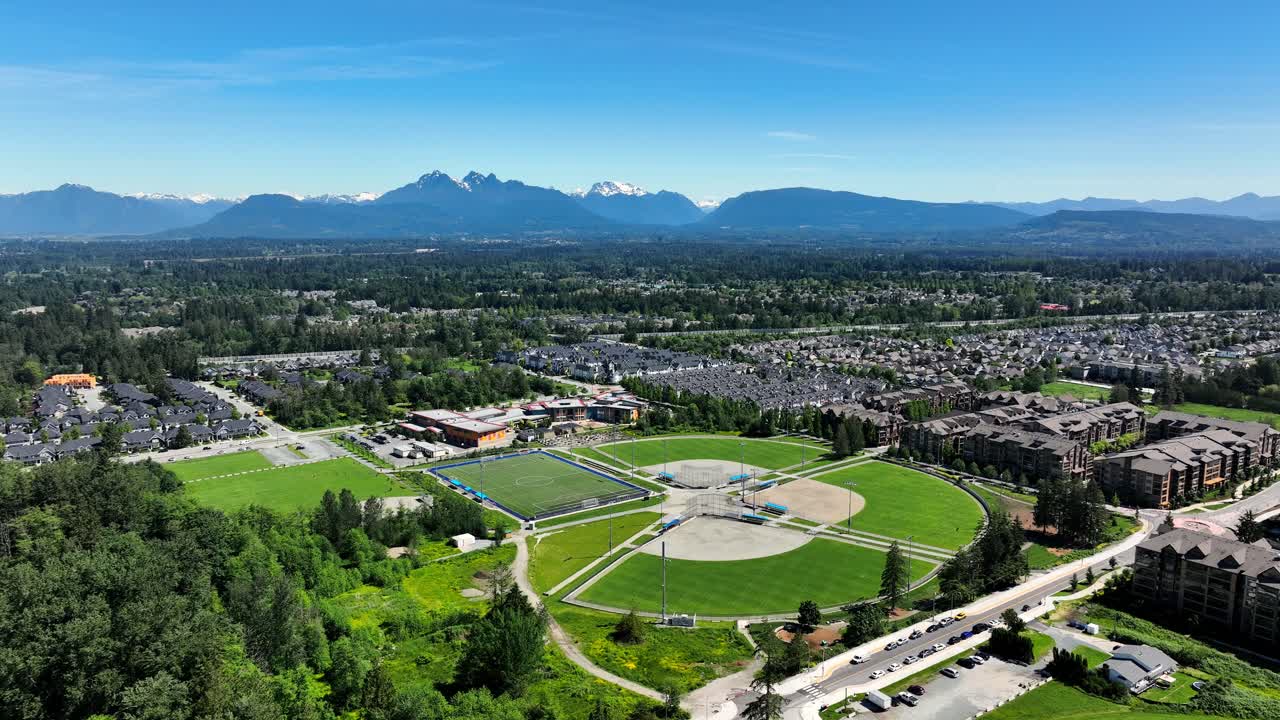 panorama aéreo del parque comunitario de yorkson cerca del metro de vancouver en el municipio de langley, canadá