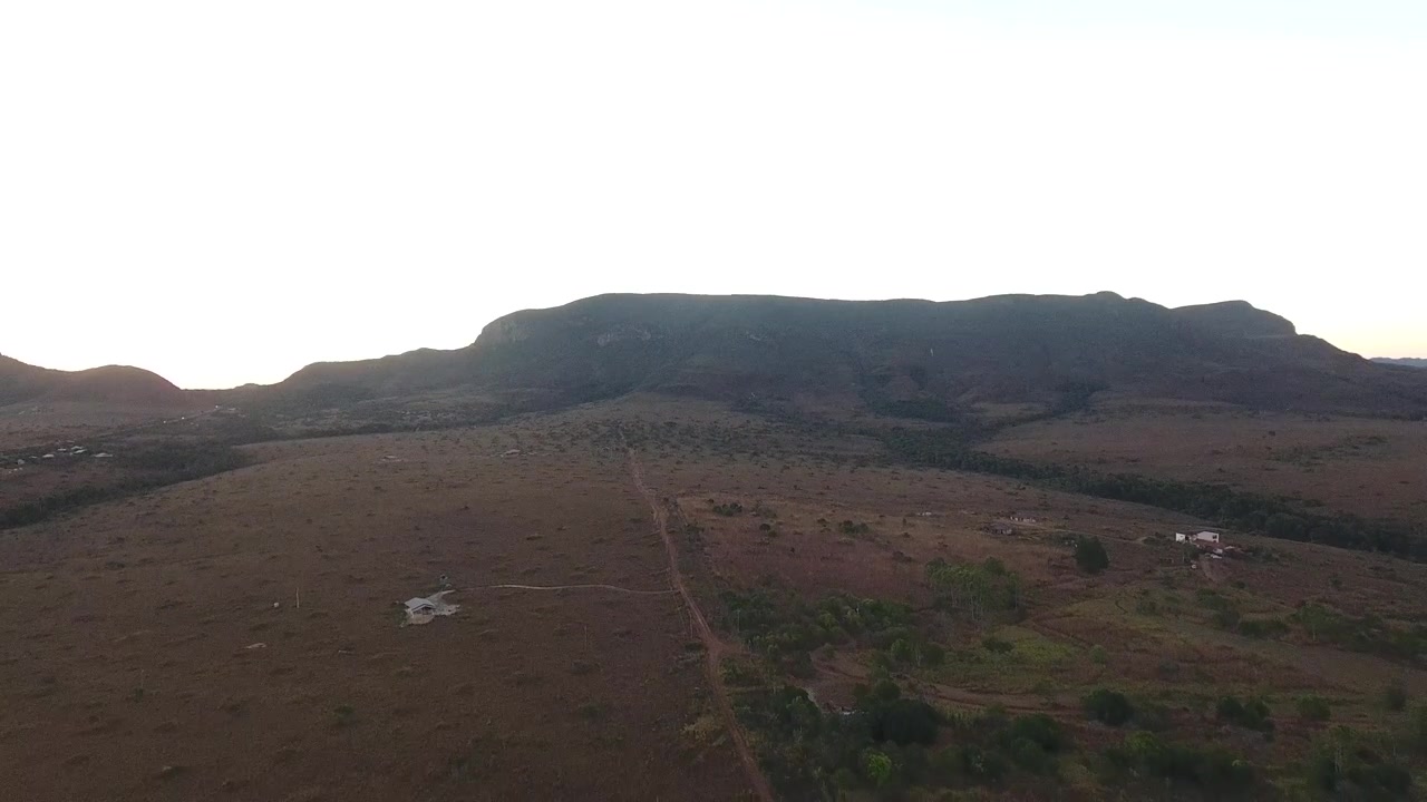 Maestoso sorvolo con drone della Chapada dos Veadeiros, Alto Paraíso de Goiás, Brasile