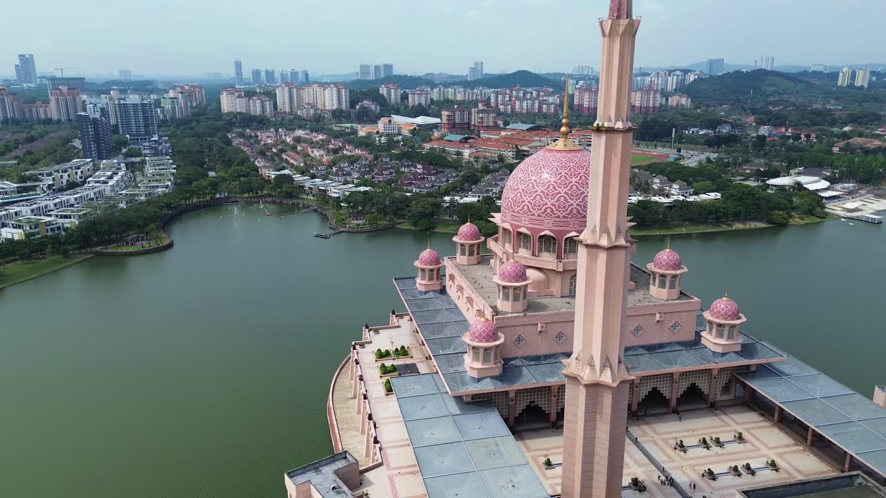 Masjid Putra Pink Mosque Putrajaya Malaysia islámské umění budova exteriér, letecký dron
