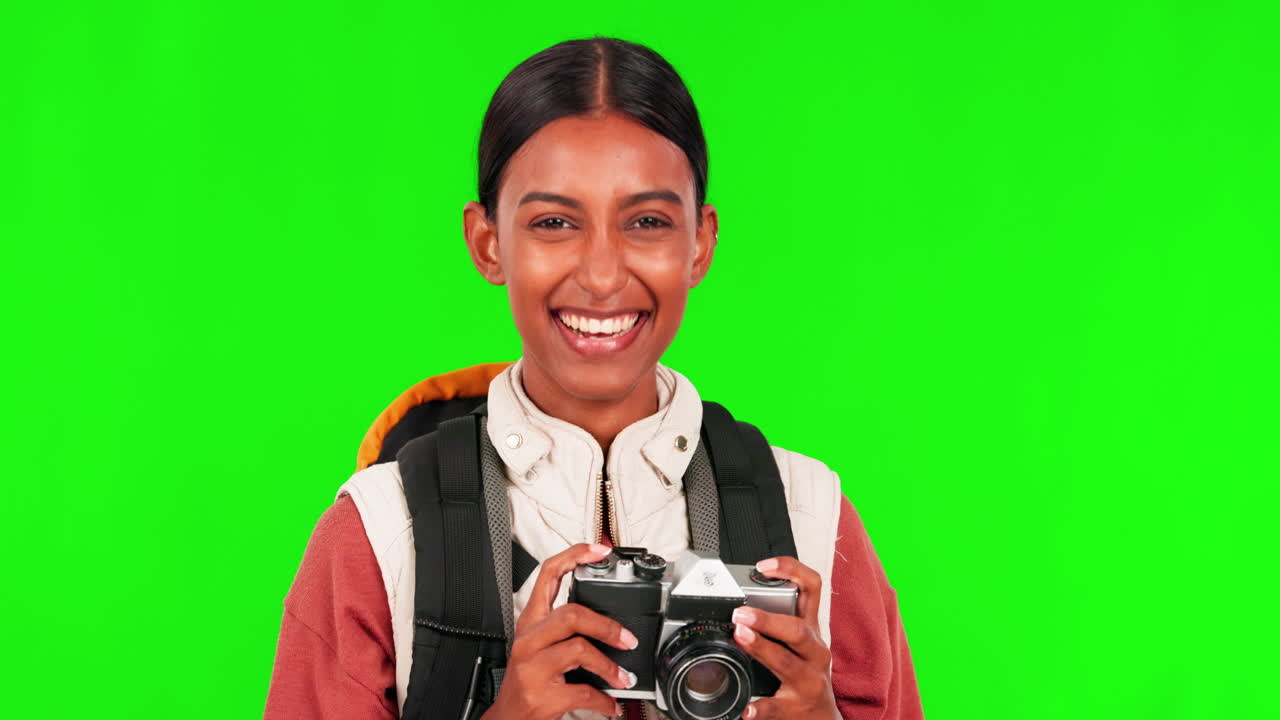 여성과 함께 하이킹, 사진 촬영 및 카메라