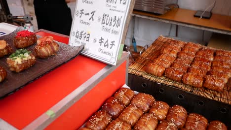 Comida-Tradicional-De-Kyoto-Japón-Alrededor-Del-Templo-Fushimi-Inari