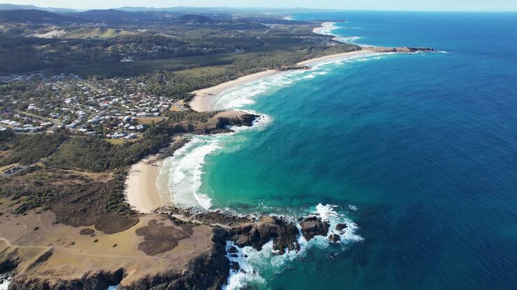 Panorama del punto panoramico Shelly Beach Lookout e del promontorio Emerald Beach Headland nel Nuovo Galles del Sud, Australia