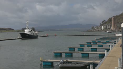 Hand-held-shot-of-yachts-and-ships-docked-in-the-marina-in-Oban,-Scotland