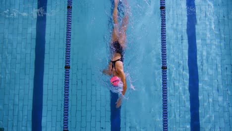 Entrenamiento-De-Nadador-En-Una-Piscina