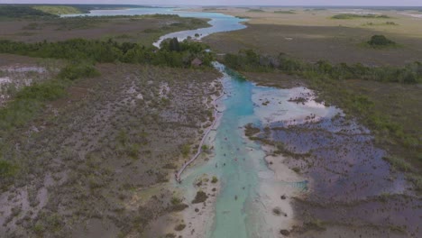 Lagunenfluss-Los-Rapidos-In-Bacalar,-Touristenort-In-Mexiko---Luftaufnahme