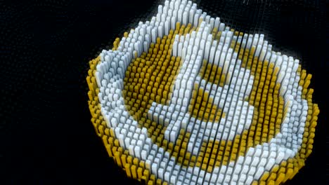 símbolo de bitcoin siendo ensamblado a partir de bloques de datos extraídos.