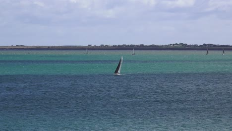 Carrera-De-Yates-En-El-Estuario-De-Waterford-En-Una-Hermosa-Mañana-De-Otoño