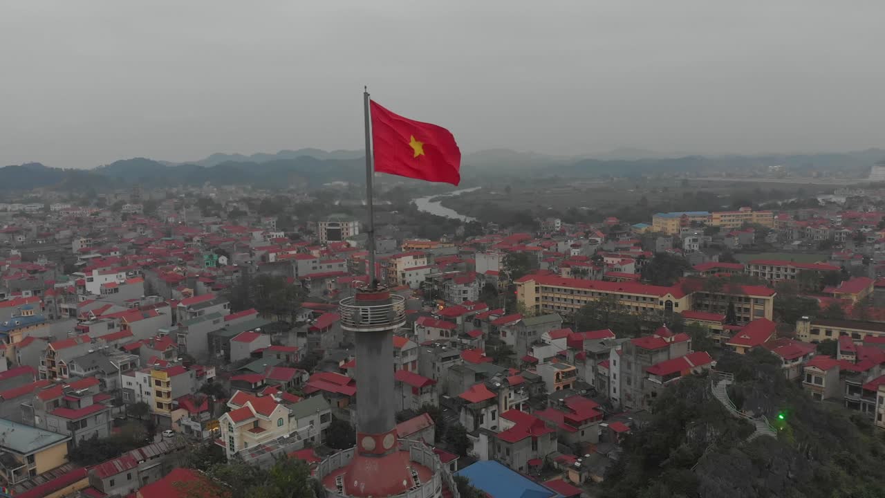 큰  ⁇ 발이 있는 랑손 베트남 시의 공중 전망