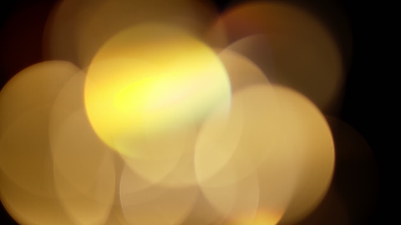 Filmato 4K con fughe di luce per diversi eventi e progetti. Bagliore dell'obiettivo, transizione flash, sovrapposizioni bokeh