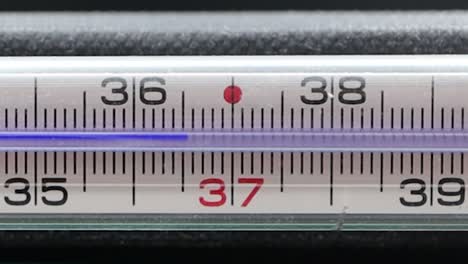 temperature rising on medical classical thermometer