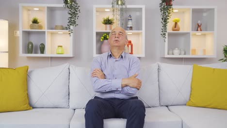 집에서 슬프고 외로운  ⁇ 은이.