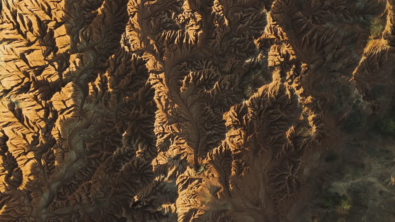 hermoso paisaje de colombia del desierto de tatacoa al atardecer, de arriba hacia abajo aérea