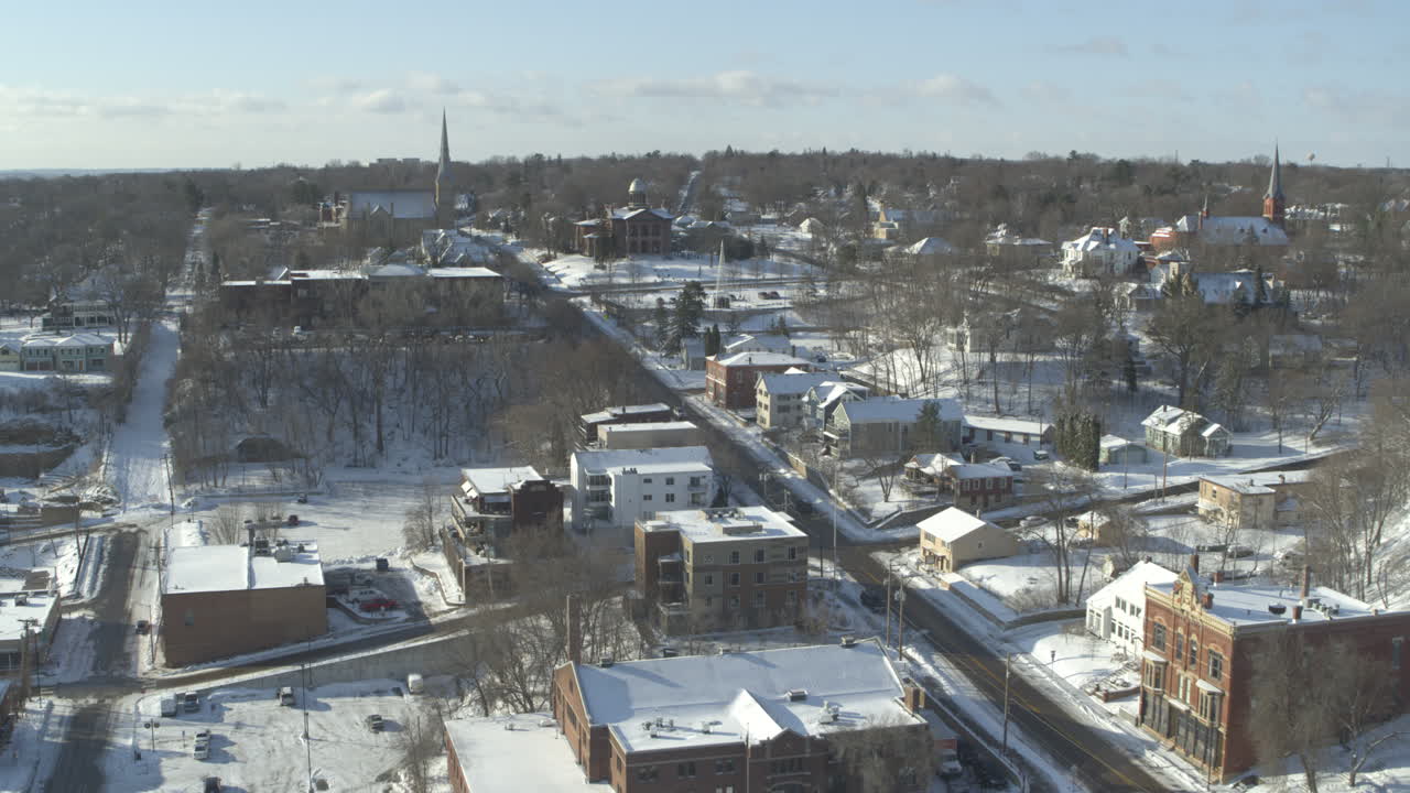 vista aérea de invierno del centro de stillwater, minnesota