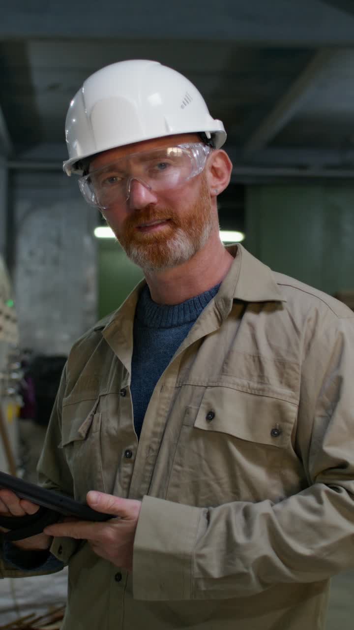 Industriarbejder med Tablet
