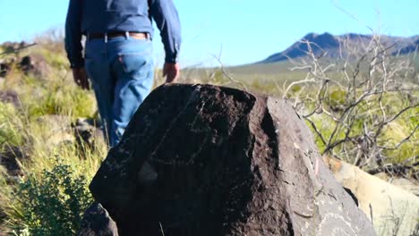 el sitio de petroglifos de los tres ríos en nuevo méxico