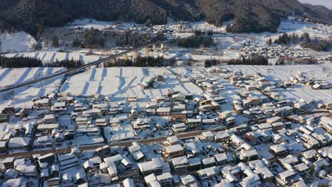 Nagano-Ländliche-Landschaft-Von-Yamanouchi,-Luftbild-über-Verschneite-Landschaft,-Japan